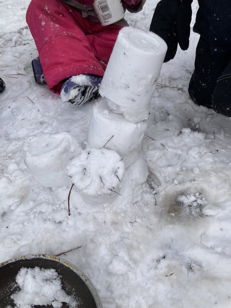 kindylady1981's tweet photo. Building snow sculptures!  Everyone is loving the snow! https://t.co/eQnxUPwITA