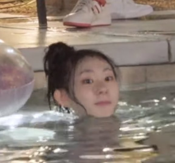 CHAERFLDR's tweet photo. just two kittens trying to stay afloat https://t.co/98VKlYmtJ4