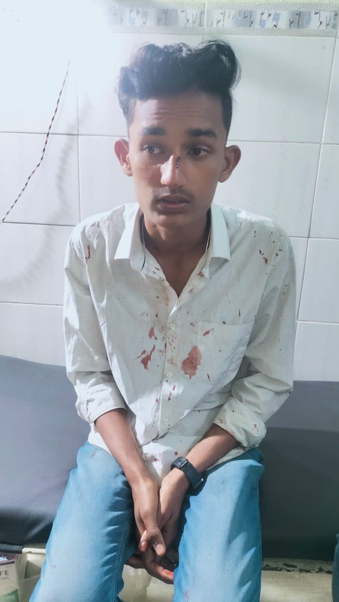 कृषि महाविधालय खेरवाड़ा उदयपुर से छात्र छात्राओं के साथ  स्थानीय दबंगों द्वारा चाकू से हमला करने की जानकारी मिली है छात्रों के मुताबिक उनपर 3/4 बार  ये घटना घट चुकी है  वे  बहुत ज्यादा डरे हुए हैं
कृपया <a href="/PoliceRajasthan/">Rajasthan Police</a> <a href="/UdaipurPolice/">Udaipur Police</a>  मामले को संज्ञान में लेवे