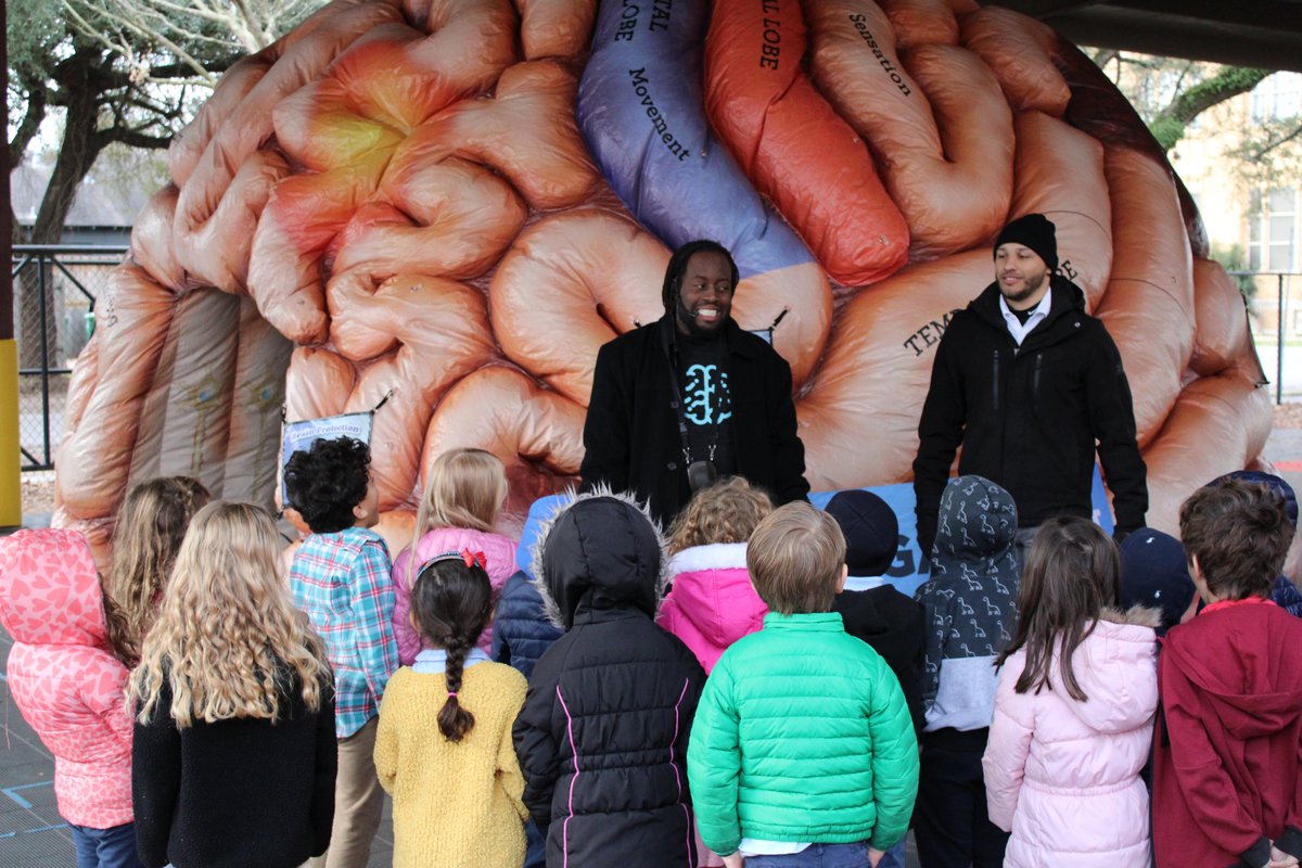 BrainAbouts's tweet photo. The #BrainAbouts team guides the students of @HoustonISD 's @HarvardSchool through an engaging, and interactive tour of  #TheMegaBrain on Wednesday! #EmpoweringPositiveChoices #PositiveChoices #PositiveVibes #Brains #HISD #HarvardES https://t.co/uxkiibdswj