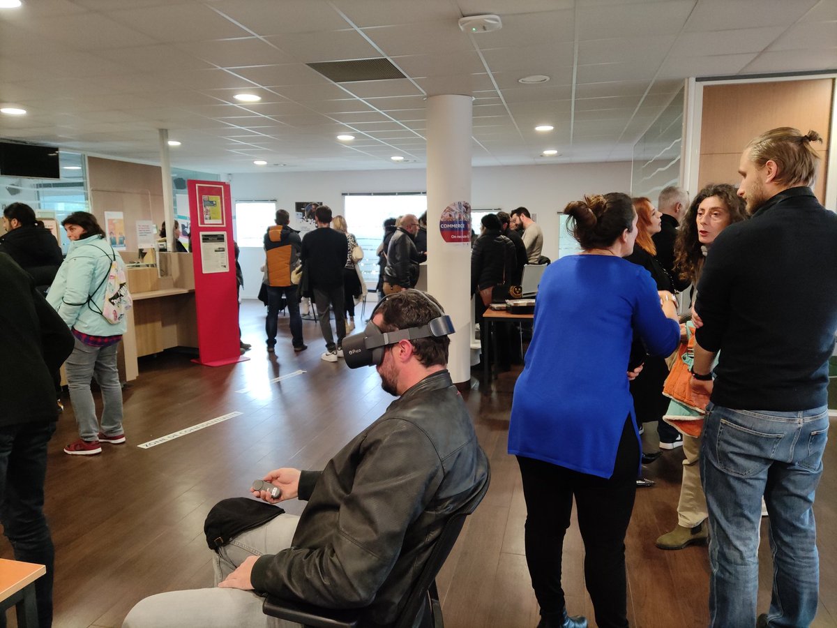 Dans le cadre d'un Digit'hall café ➕de 4️⃣0️⃣ candidats découvrent les métiers du #numerique avec 
▶️4 entreprises (communication / création d'applications web / modélisme 3D)
▶️casques virtuels
▶️offres de formation et d'emploi. #SemaineDuNumerique #poleemploiGolfesdeSaintTropez