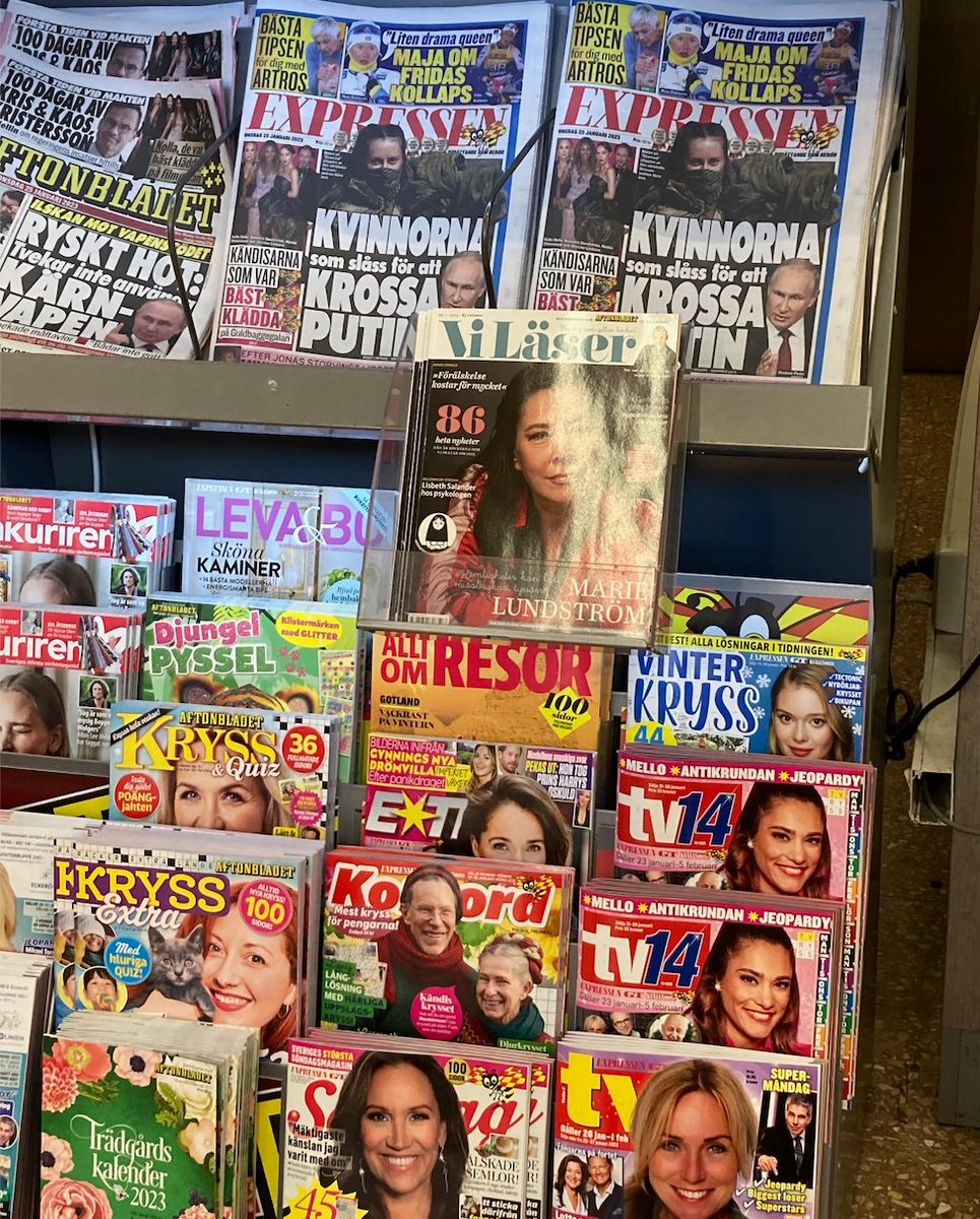 ViLaser's tweet photo. Visste väl att Ekerö-borna hade god smak, i synnerhet den ansvarige för kassalinjen på Ica Supermarket :) #ekerö #litteratur #tidskrifter #ica https://t.co/HtzqGzCBkD