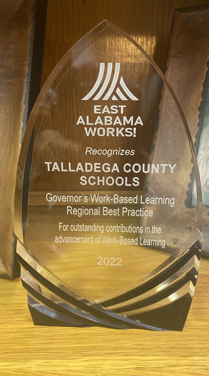 tcboecareertech's tweet image. Thank you @EastALWorks for your continuous partnership as we strive to create #WorkforceReady pipelines to bridge the gap between graduating students and Region 2 Employers! Better TOGETHER @GovernorKayIvey @GoBuildAlabama @FlightWorksAL @TCBOE @kknight @LaneyWorks @MSmithWorks