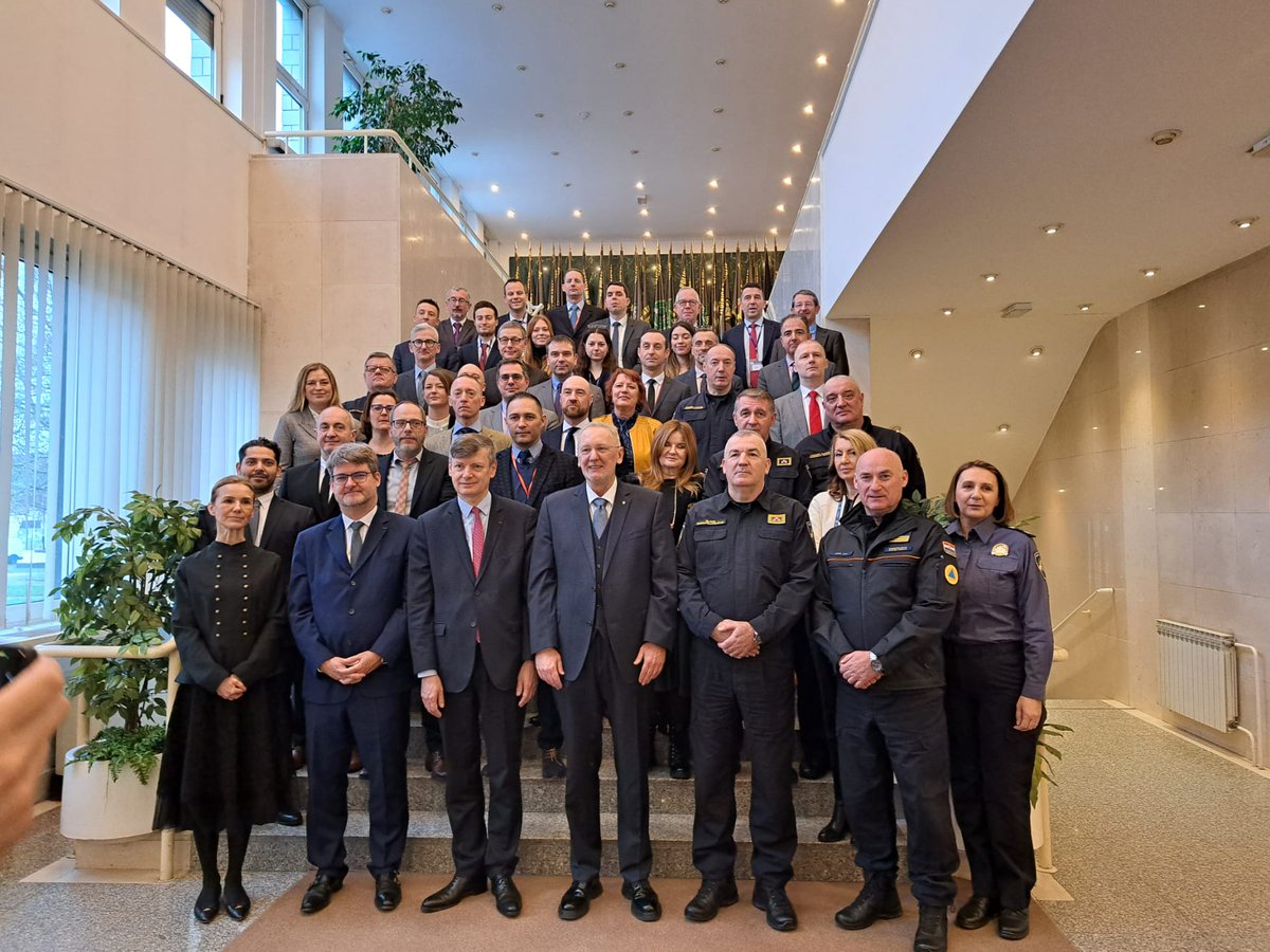 #Formation 🎓  2e journée du voyage d'études en #Croatie, les auditeurs du 13e cycle des hautes études du ministère de l'Intérieur ont été reçus à la Direction de la #Police croate, équivalent de la #DGPN française. 1/4