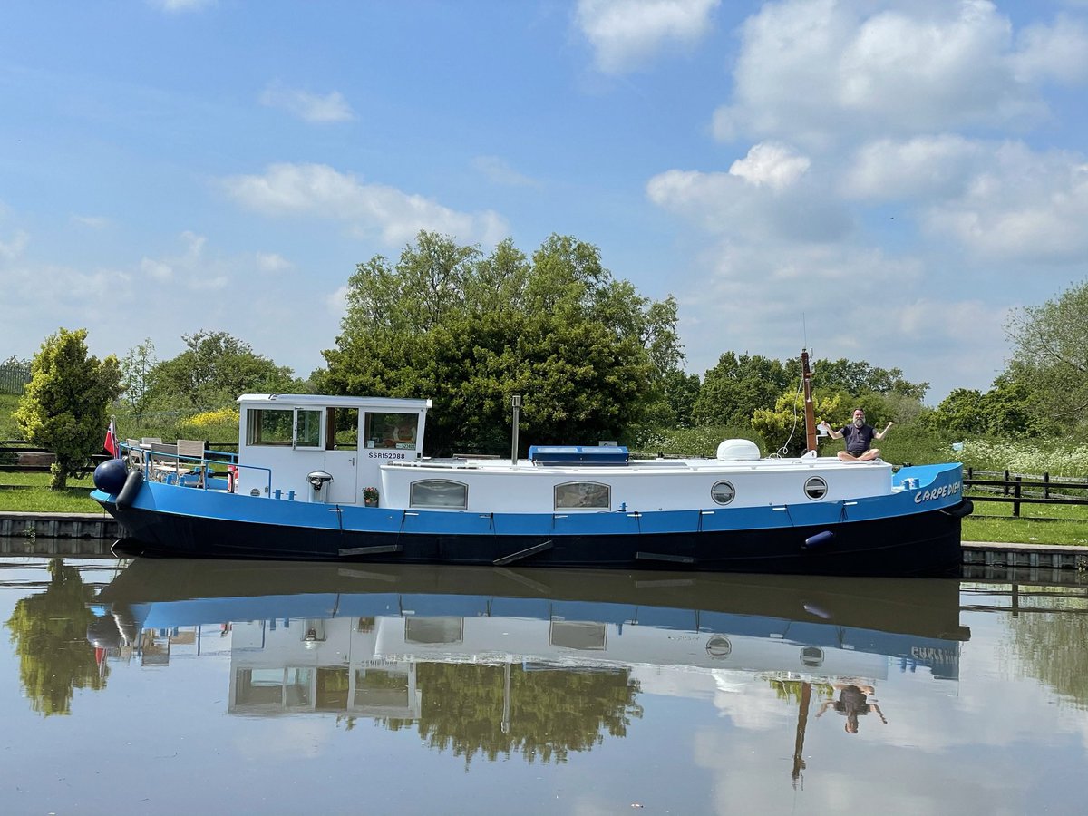 elbonharas's tweet photo. So today is boat anniversary 
2 years ago we moved on 
Oh my goodness what a steep learning curve
But we love it 
#BoatsThatTweet
#ViewsFromTheWheelhouse
#ItsaBargeLife
#SchnauzerGang https://t.co/t6EhDqwUhw