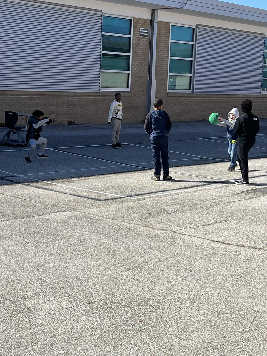 Medlin_3rdGrade's tweet photo. Beautiful day for a brain break! https://t.co/veXGUHOYy4