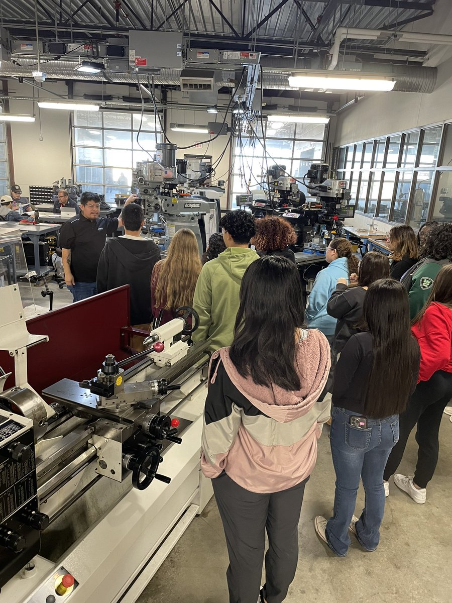 MrsHoustonCTE's tweet photo. Taylor Middle School 8th grade visit to TSTC for the new 23-24 Taylor ISD PTECH programs Precision Machining and Industrial Systems #WeAreTaylor #TSTC https://t.co/3RDoIPV78M