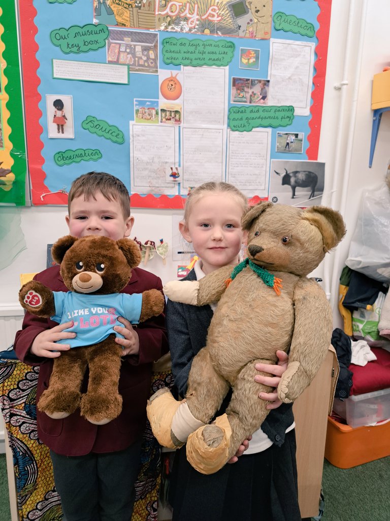 CCShootershill's tweet photo. Year 1 had a visit from a very old Teddy bear today. We introduced him to some modern bears and looked at how Teddy bears have changed over time #historydetectives https://t.co/osqFOvbJzm