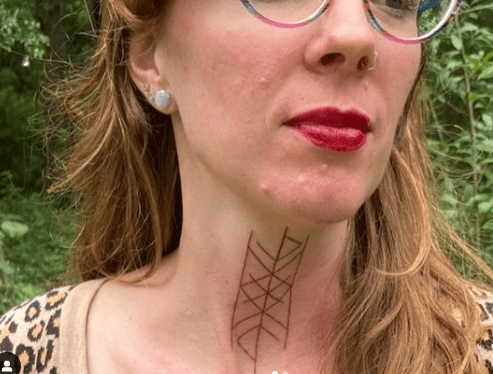 91tattoos_com's tweet photo. Abstract tattoo design for women on the front of the neck
Click here to know more : https://t.co/nMtq610MAX

#IWSGPit  #EasytoEnjoy #BellLetsTalk #WednesdayMotivation #earthquake #Newsmax #Obese #Susie #tattoos https://t.co/TJ13jamXAQ