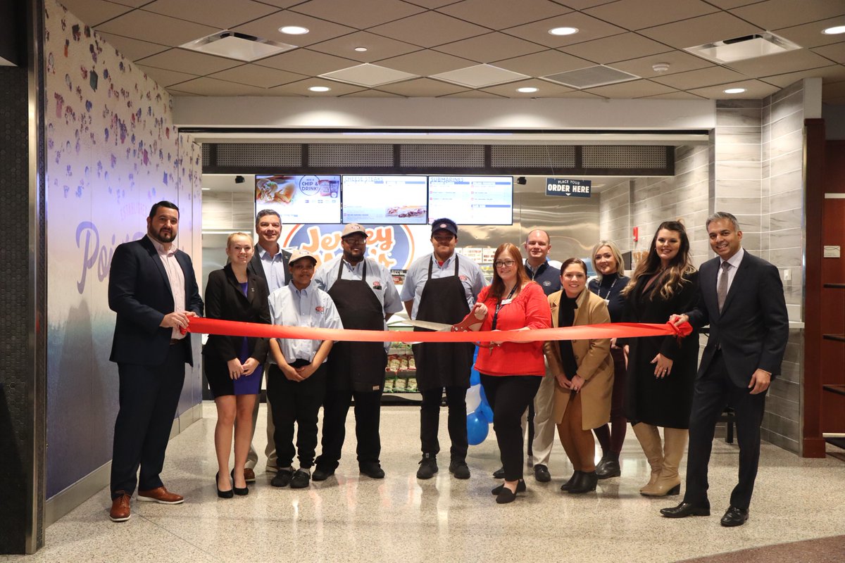 XUAuxServices's tweet photo. Jersey Mike's official grand opening, January 25, 2023.
#XavierUniversity #JerseyMikes #XavierDining https://t.co/QrSi4SKy4R