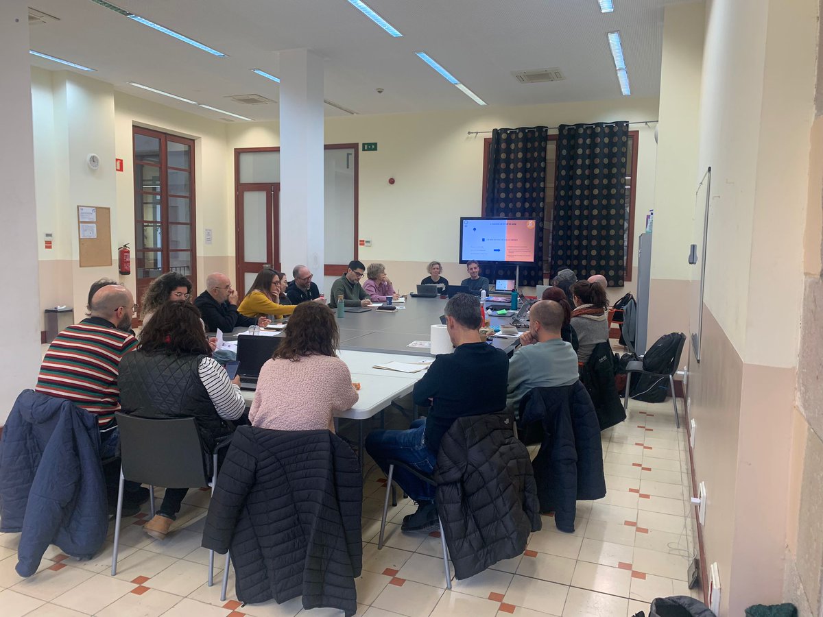 Proyecto HEBE (@proyectohebe) on Twitter photo Ahir vam fer la primera reunió plenària de l'any de l'equip HEBE a l'Espai Jove Palau Alòs al districte de Ciutat Vella, una de les 3 comunitats constituïdes com a cas d’estudi. Ens hi van acompanyar la Pili Pascual de @bcn_joventut i l'Oriol Adserol de <a href="/Bcn_CiutatVella/">Districte de Ciutat Vella</a>. Ahir vam fer la primera reunió plenària de l'any de l'equip HEBE a l'Espai Jove Palau Alòs al districte de Ciutat Vella, una de les 3 comunitats constituïdes com a cas d’estudi. Ens hi van acompanyar la Pili Pascual de @bcn_joventut i l'Oriol Adserol de <a href="/Bcn_CiutatVella/">Districte de Ciutat Vella</a>.