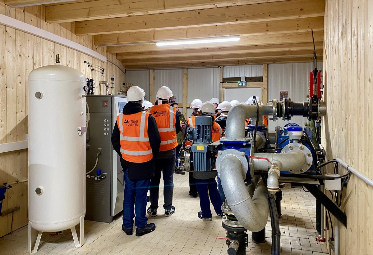 GRDF's tweet image. 11 fournisseurs d’#énergie ont visité le site de #méthanisation Theuvy Biogaz #EureEtLoir. L’occasion pour @lpoirierdietz, DG #GRDF, de leur présenter le potentiel de la filière #GazVerts auquel GRDF apporte sa contribution depuis + de 10 ans.  
#Biométhane #TransitionEcologique