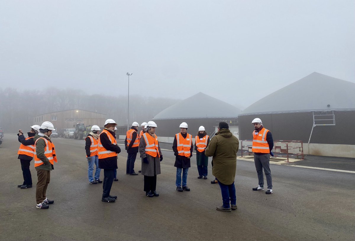 GRDF's tweet image. 11 fournisseurs d’#énergie ont visité le site de #méthanisation Theuvy Biogaz #EureEtLoir. L’occasion pour @lpoirierdietz, DG #GRDF, de leur présenter le potentiel de la filière #GazVerts auquel GRDF apporte sa contribution depuis + de 10 ans.  
#Biométhane #TransitionEcologique
