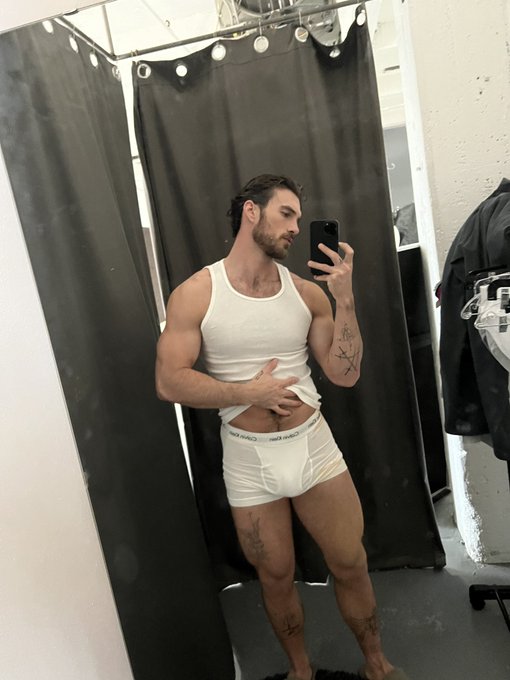 another day another dolla https://t.co/IUg1UcrzDS