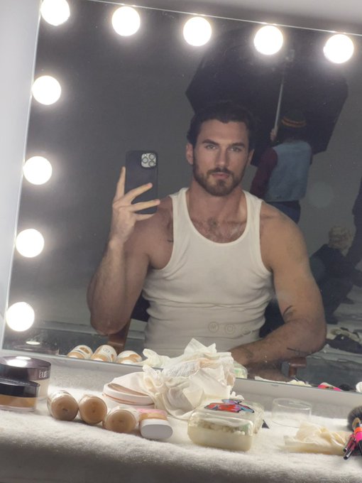 another day another dolla https://t.co/IUg1UcrzDS