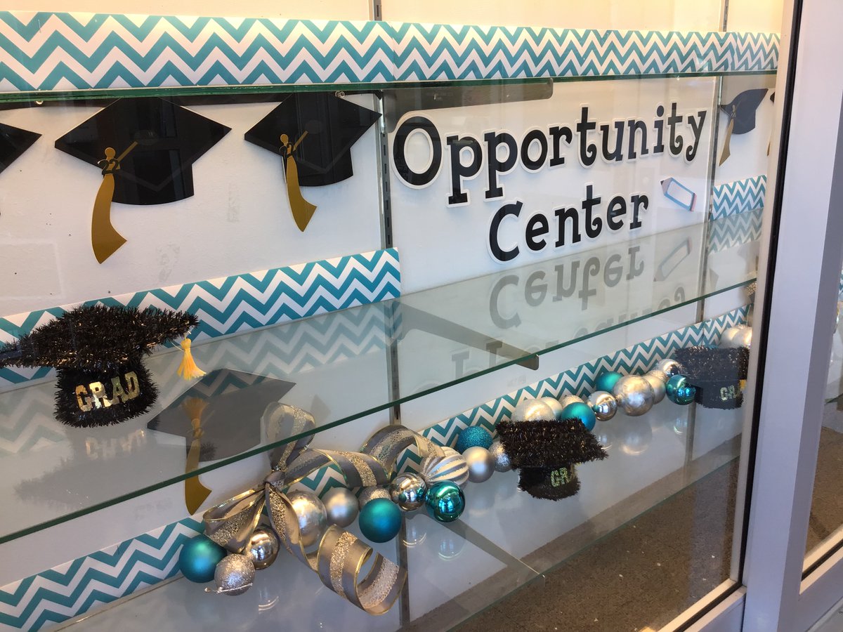 DVISD_OC's tweet photo. 🎓It’s beginning to look a lot like #GRADUATION2023
#DVOC is starting to get ready for the #BIGDAY
🗓WED. FEB. 1
🕟5:30 & 7:00 PM https://t.co/cfIscD7JKa