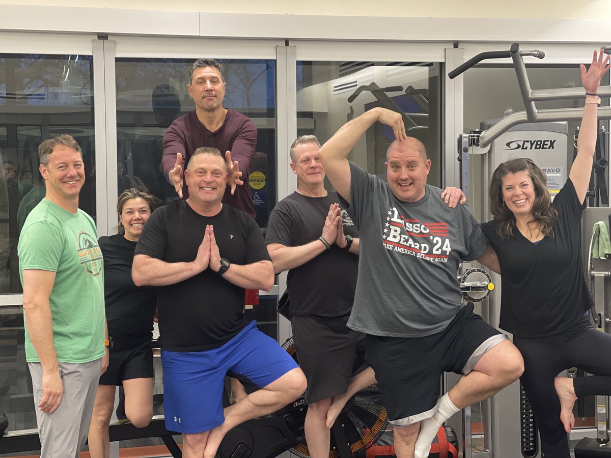 CMDHughesCPD's tweet photo. Week 3 of First Responder Yoga session.  #snowyoga #wellness ⁦@ColsFire⁩ ⁦@ColumbusPolice⁩ ⁦@ColumbusSafety⁩ ⁦@ColumbusHealth⁩ https://t.co/Z4hbVTBJl2