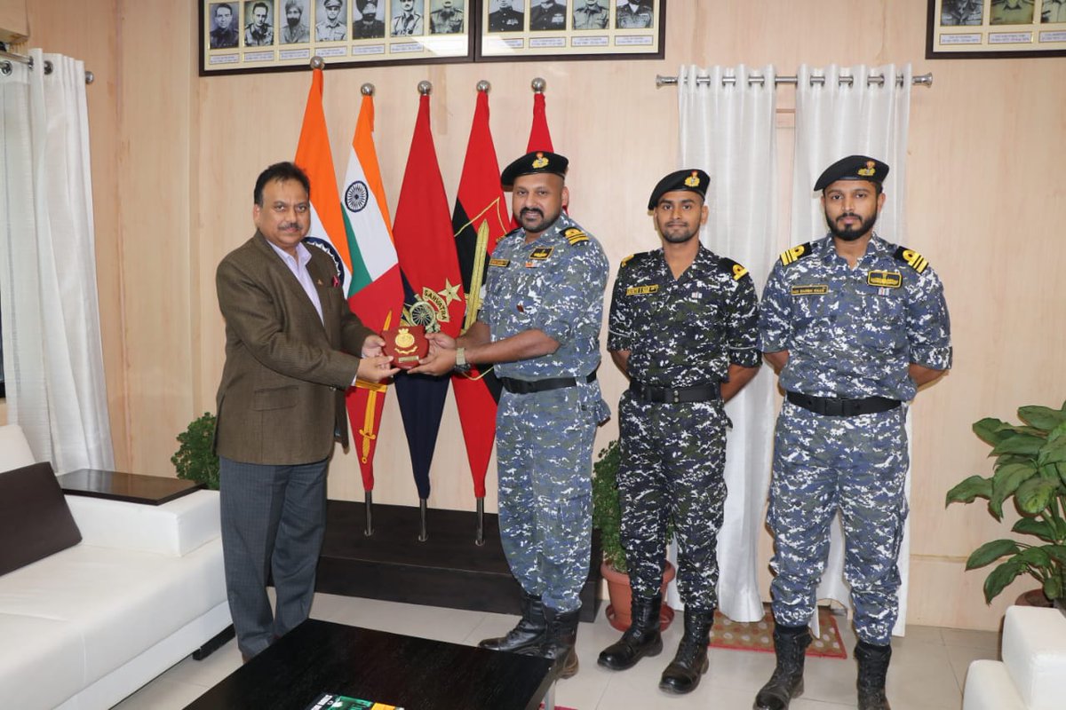 IN_INSShivaji's tweet photo. Nothing is more destructive than charge of Artillery on the crowd
-Napoleon
Trainee Officers from @IN_INSShivaji with officers from Foreign Nations visited School of Artillery, Nashik to witness power of Big Guns
#ExTopchi #Jointmanship
@IndianavyMedia
@IN_HQSNC
@artrac_ia https://t.co/mbSMy5ueCj