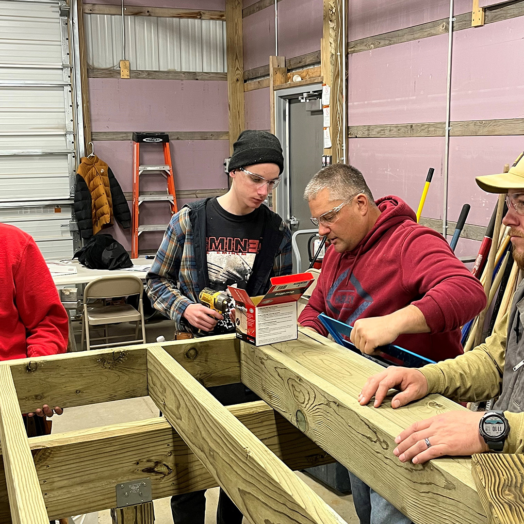 FastenMasterPro's tweet photo. FastenMaster recently teamed with the Great Lakes Deck Company to provide a hands-on deck building experience for a group of high school students as part of our #PROConnections Trade School Program. 

https://t.co/YdAXldxSuh

#FastenMaster #PRODriven https://t.co/gqx8f3vE1s