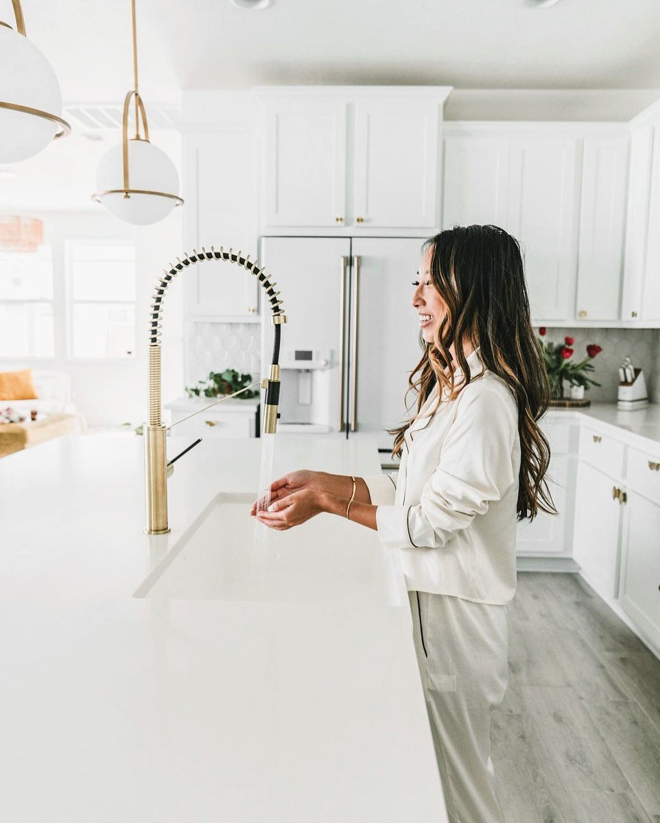 We love the color scheme of your new kitchen, it's so warm and inviting. It's amazing how a monochromatic aesthetic can bring a room together. Well done! Thanks for sharing @atasteofkoko