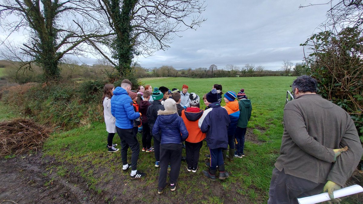 WaterWicklow's tweet photo. Great morning with a streamside talk on #WaterQuality and riparian #nativewoodland planting with a local national school near #Ballycanew #Wexford 

Organised by @seal_rescue and co-funded by @WatersProgramme #LawproFund https://t.co/rERQfzZVWe