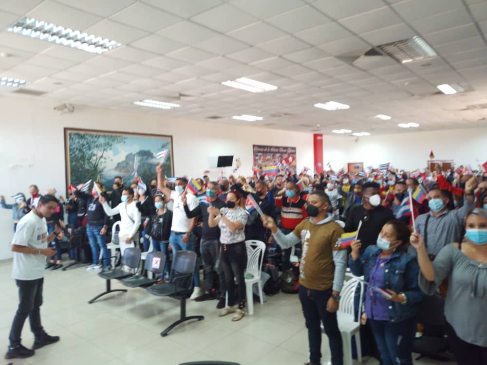 En la jornada final de nuestra visita de trabajo a la hermana  República Bolivariana de Venezuela🇻🇪 participamos en el acto de despedida a colaboradores que regresan a Cuba, entre ellos quienes culminan su labor, con la satisfacción del deber cumplido. 

#CubaPorLavida 

🧵