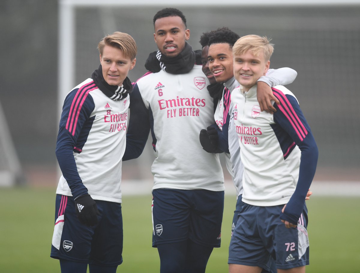 Arsenal's tweet photo. Good vibes in training 😃 https://t.co/O5UblCQGhN