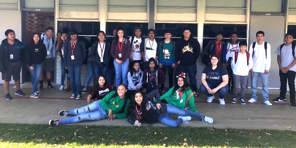LettersPreSci's tweet photo. #TBT to the time one of our #STEMPenPals on the east coast traveled home for the holidays, which happens to be in the neighboring town of her pre-scientist's school! She taught pre-scientists about physics with a presentation & engaging activities ๐
#TogetherLPSConnects #SciEd https://t.co/GbGaoE7lyy
