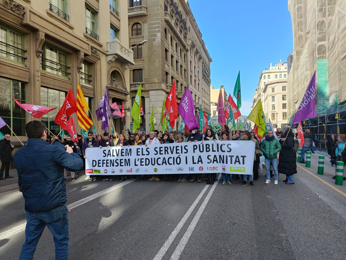 matarosanitat's tweet photo. Al carrer és la manera de protegir els drets socials i els Serveis Públics, suport als sindicats que fan aquests dies vagues i mobilitzacions.,💪💯
#VagaEducacioSanitat
#25gen
@MareaBlancaCAT https://t.co/ar1peWpW1x