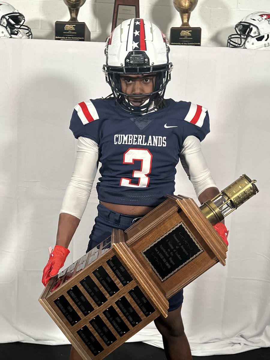 Riley10Kendall's tweet photo. Blessed to receive another offer … after a great recruiting process….@CoachAbbottFB @CoachHouse_UC @UCPatriotFball 🔴⚪️🔵🔴@AikenRecruits @CoachDuka https://t.co/jZ9mS8FmSQ