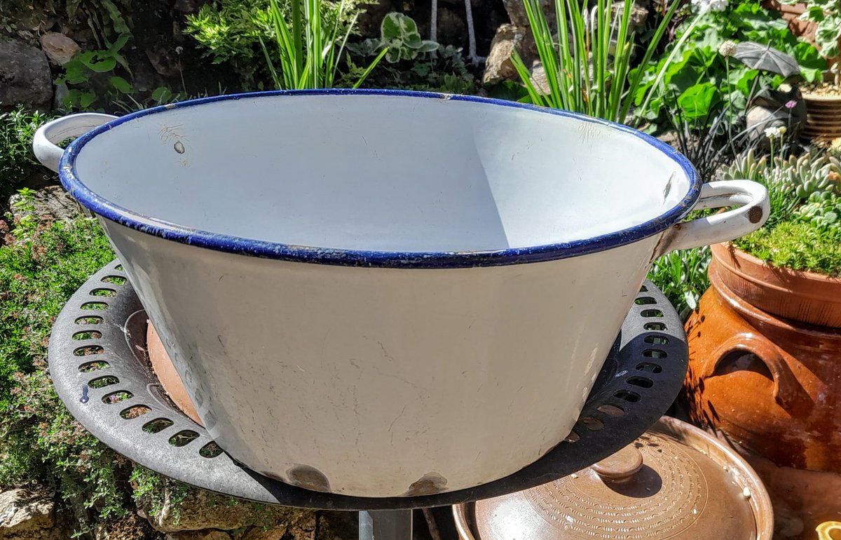 A round enamel bowl with handles, water tight and in good vintage condition. Planter, drinks cooler etc. 38cm across bowl 19 tall #enamelbowl £20