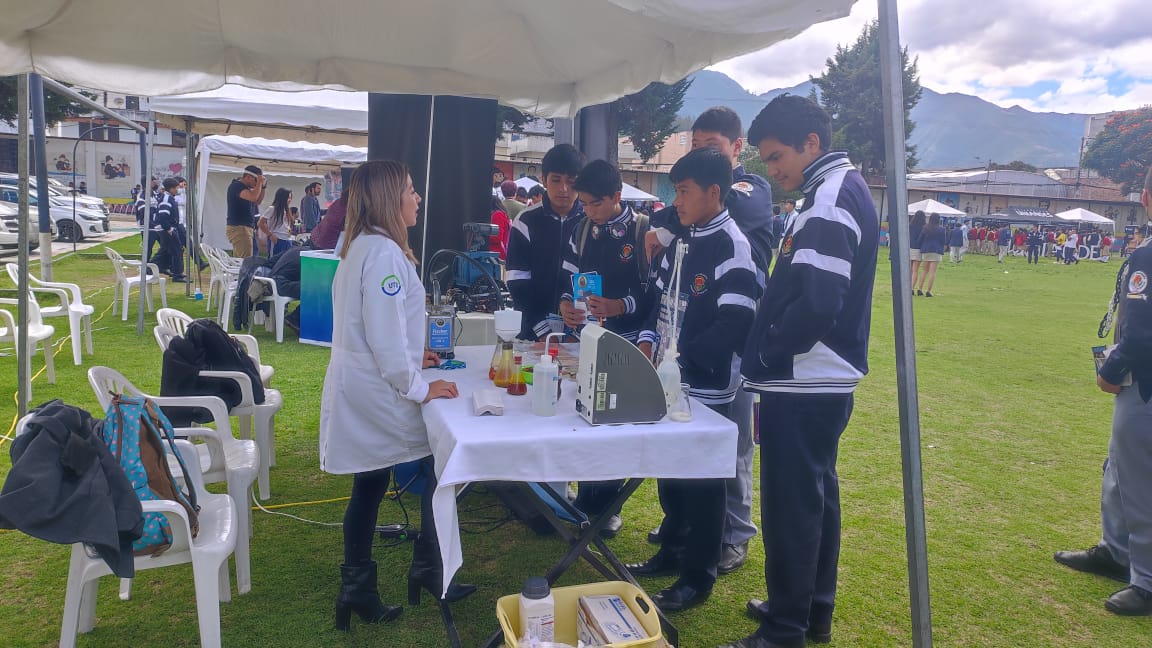 FciiUte's tweet photo. #FCIIUTE| ¡El día de hoy visitamos a la Unidad Educativa Salesiana Sánchez y Cifuentes en Ibarra, para que conozcan sobre nuestras carreras, ! 🤖🧪🤓💚💙
#AlimentosUTE
#MecatrónicaUTE https://t.co/wMppaqsf8L