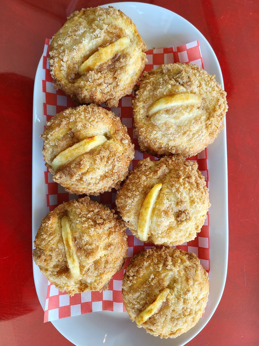Apple 🍎 Pie Muffins just out of the oven. #freshbaked #Wednesday #medhat