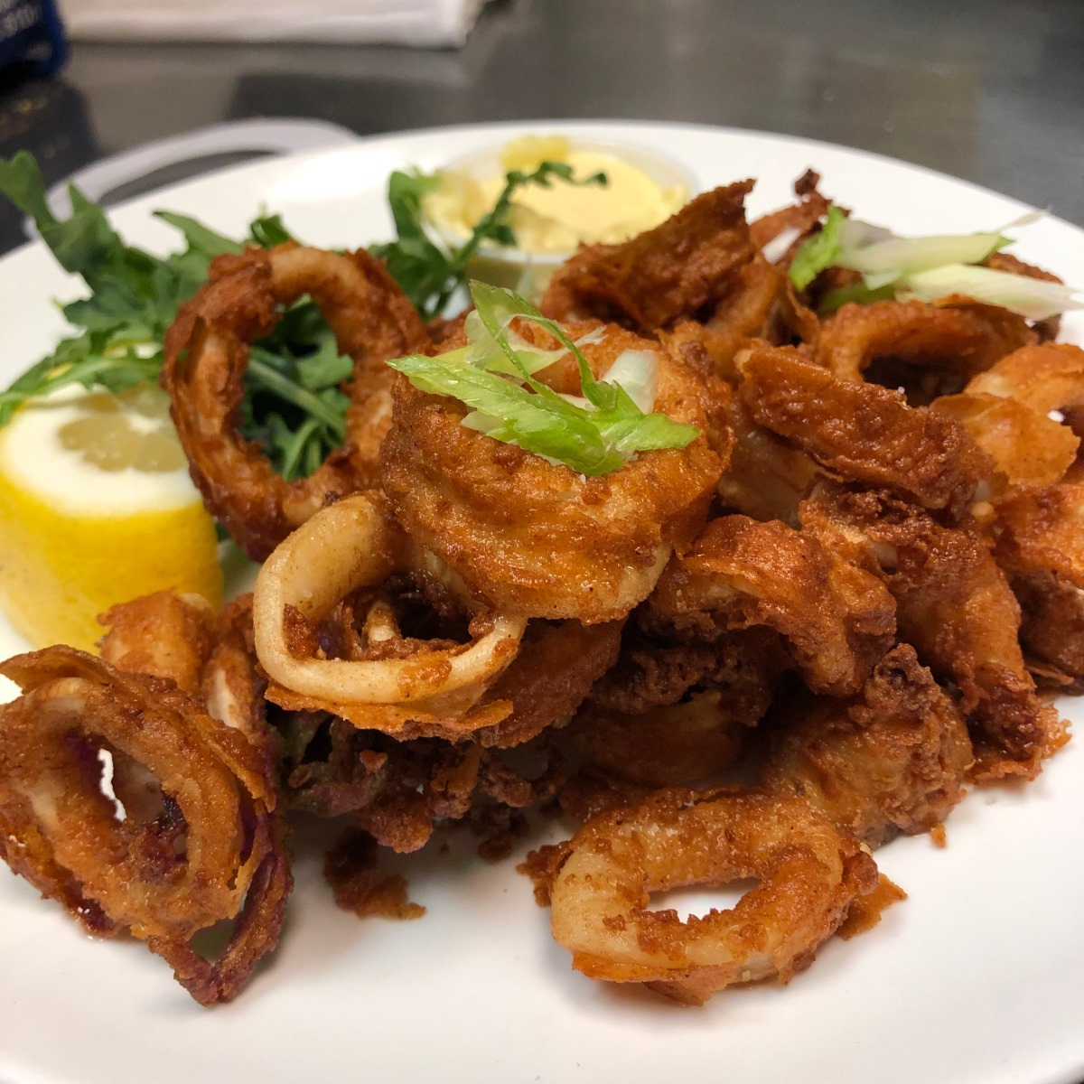 AndiamoSantaFe's tweet photo. It's always a good idea to start with calamari. 😜

#calimari #santafeeats #bestofsantafe https://t.co/zcTYZuTnis