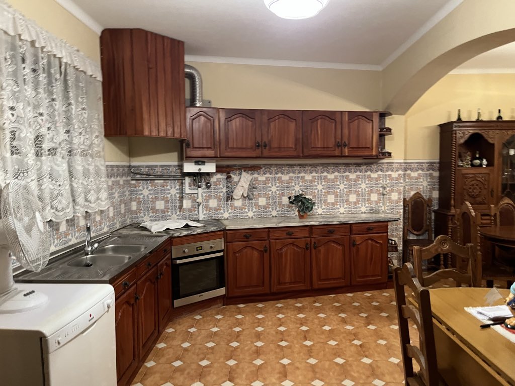 nikosciascia's tweet image. A successful trip back to our home in 🇵🇹 for a #kitchenrehab 💪💪💪 ✅#diy #diykitchen