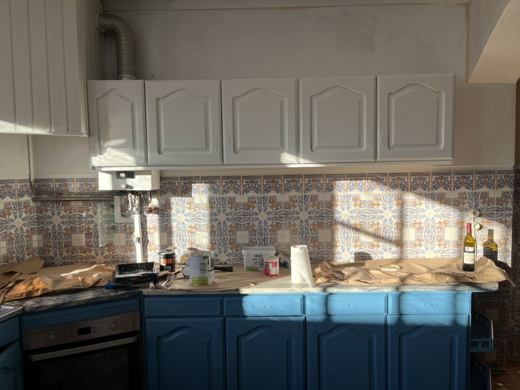 nikosciascia's tweet image. A successful trip back to our home in 🇵🇹 for a #kitchenrehab 💪💪💪 ✅#diy #diykitchen