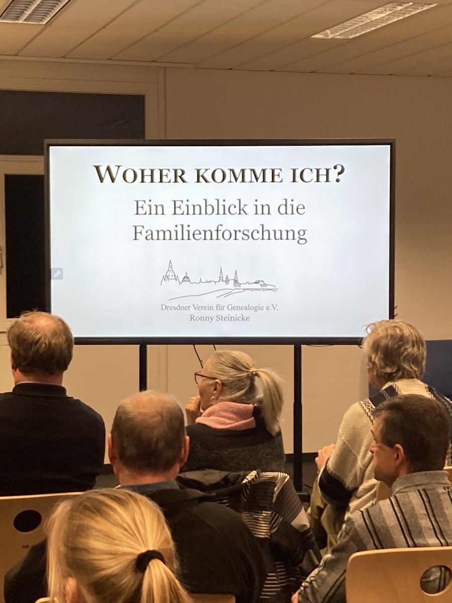 DDHefte's tweet photo. Juhu! Volles Haus hier in der schönen @SLUBdresden #OpenScienceLab mit @ronny_steinicke „Woher komme ich? Ein Einblick in die Familienforschung! #Genealogy https://t.co/SZU6oTULkc
