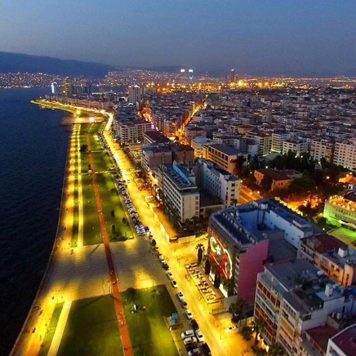 Yurtdışında yaşayan kıymetli takipçilerimiz #İzmir'in en güzel görselleri ile özlemlerinizi gidermek için biz her zaman buradayız. #Alsancak