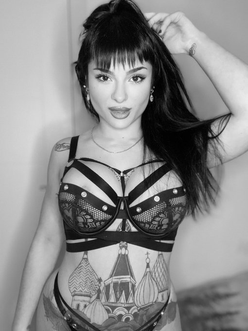 Quieres un v&iacute;deo JOI? Si crees que por ser sumisa no puedo ser dominante&hellip;. Est&aacute;s equivocado ❤️&zwj;🔥😈 https://t<a href="/tag/mvstar"class="tags"><span>#mvstar</span></a>