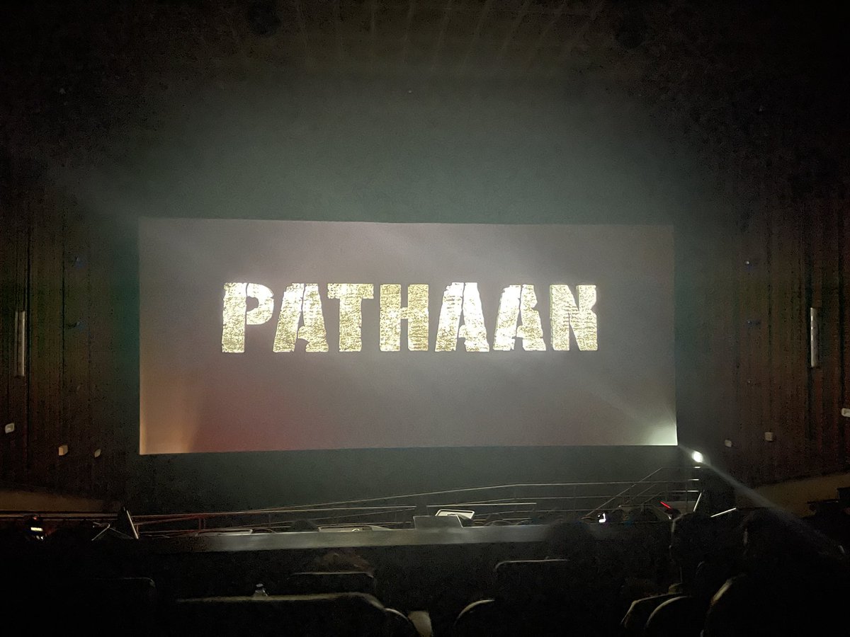 Shanazf2's tweet photo. Okay I was not ready for this Karan-Arjun moment❤️🥺 #Pathan 
And I couldn’t stop admiring John Mahn🔥🔥 https://t.co/MUwvP42PDb