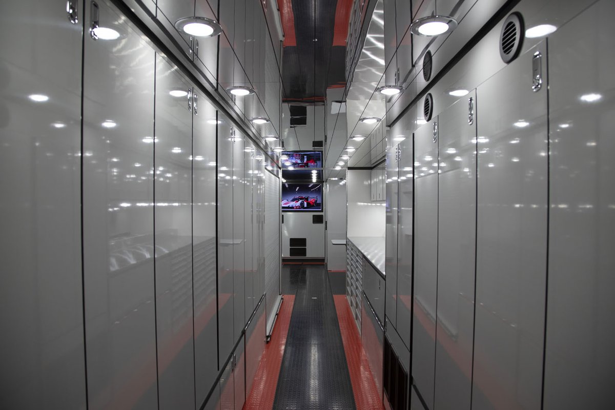 Fthrspecialty's tweet photo. Another impressive race transporter rolled out of the plant here at Featherlite this past fall! And Team Penske is ready to debut it this 2023 race season! Good luck to the Penske Porsche Motorsport team at the Rolex 24 at Daytona!

#Rolex24 #PorschePenskeMotorsport #Daytona24 https://t.co/0nzLXLbUdP