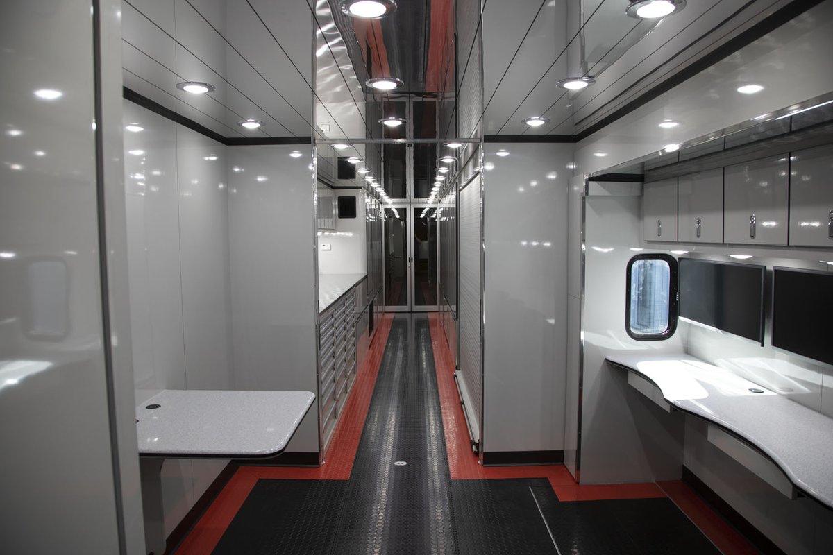 Fthrspecialty's tweet photo. Another impressive race transporter rolled out of the plant here at Featherlite this past fall! And Team Penske is ready to debut it this 2023 race season! Good luck to the Penske Porsche Motorsport team at the Rolex 24 at Daytona!

#Rolex24 #PorschePenskeMotorsport #Daytona24 https://t.co/0nzLXLbUdP