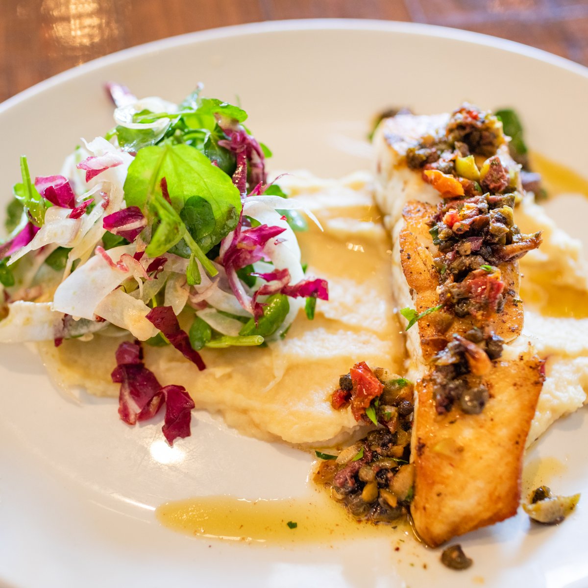 GracesTableNapa's tweet image. Good food puts everyone in a great mood. Come on in for a healthy and flavorful midweek pick-me-up! #MichelinBibGourmand #GloballyInspiredCuisine #TheEatGuide #NapaRestaurant