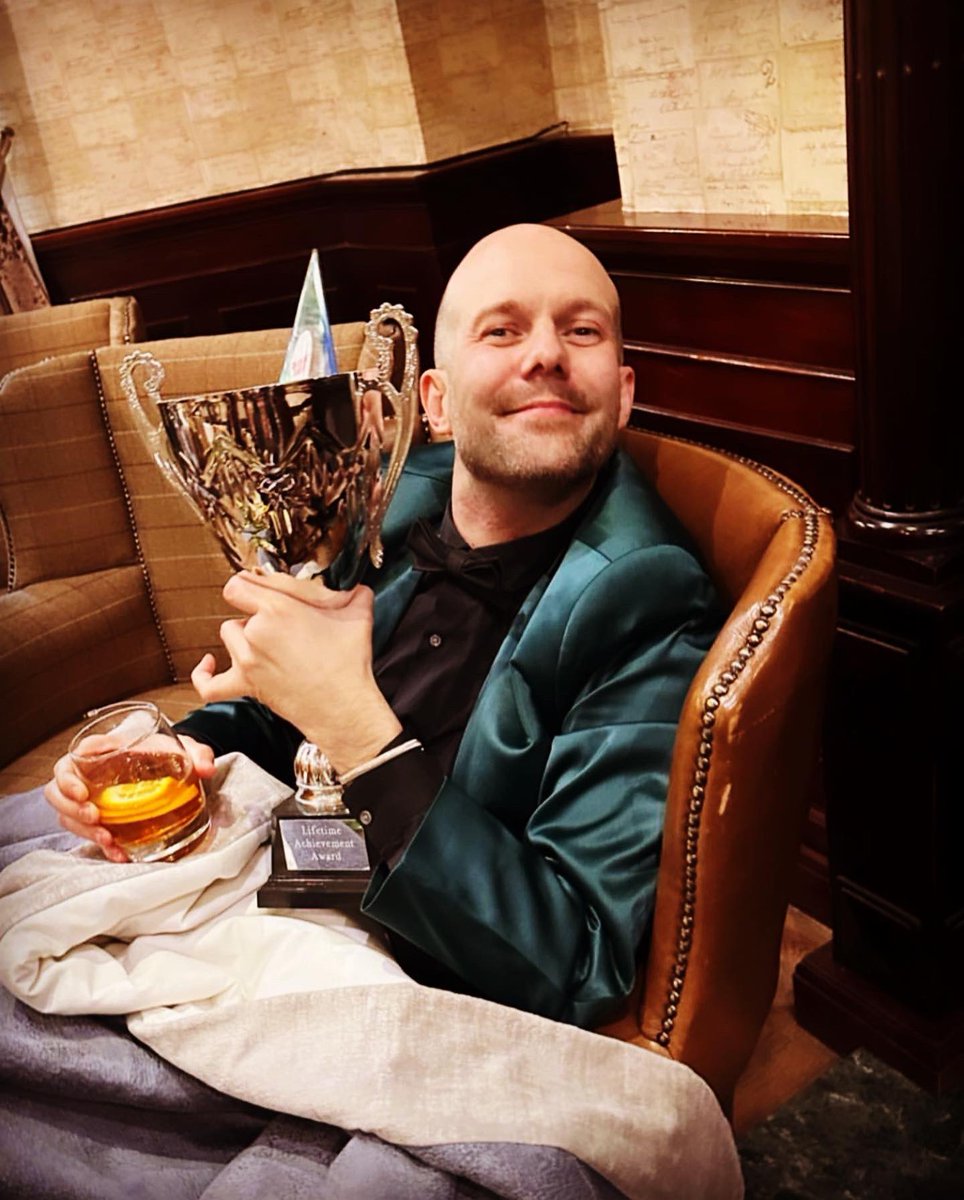 Best <a href="/BongosBingo/">Bongo's Bingo</a> Christmas party of all time topped off with the lifetime achievement award. Some family ours ❤️ x