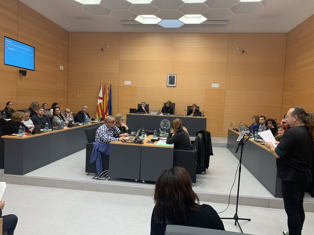 Lorraine_GB's tweet photo. Gràcies a @ccoocatalunya de L’H per donar paraula a @AFAPacoCandel per reclamar unitat en la construcció de la nostra Escola! Sembla que arribem a acords i l’edifici serà a una realitat! #edificija #afapacocandelenlluita @lilianareyesmpl https://t.co/O1HECCwdsj