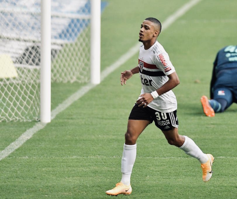 Feliz aniversário <a href="/SaoPauloFC/">São Paulo FC</a>  foi e sempre será uma honra vestir essa camisa ❤️🇾🇪