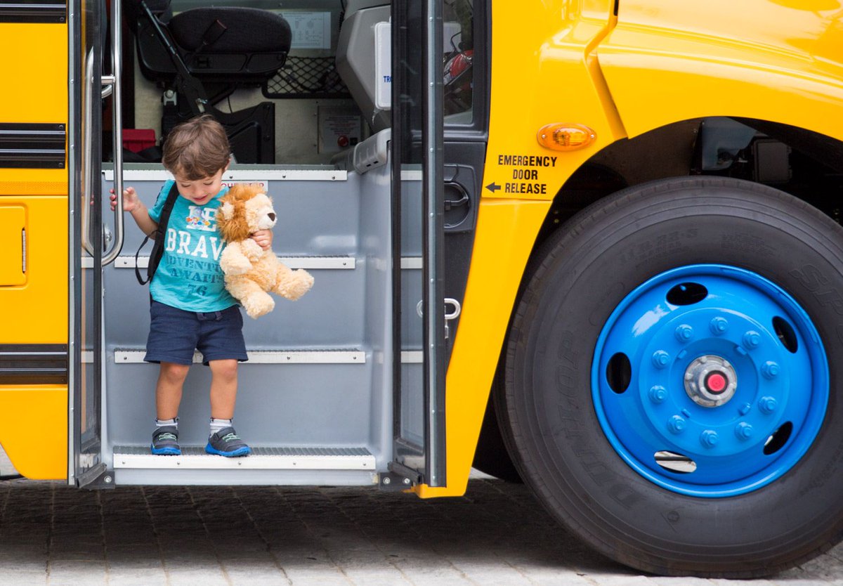 As we reach the end of January in this new year, my wishes are for a healthier world, hundreds of zero-emission school buses and #electrictrucks on the roads and a diversified #cleanenergy economy. #LionElectric @EPA #electrification #sustainability