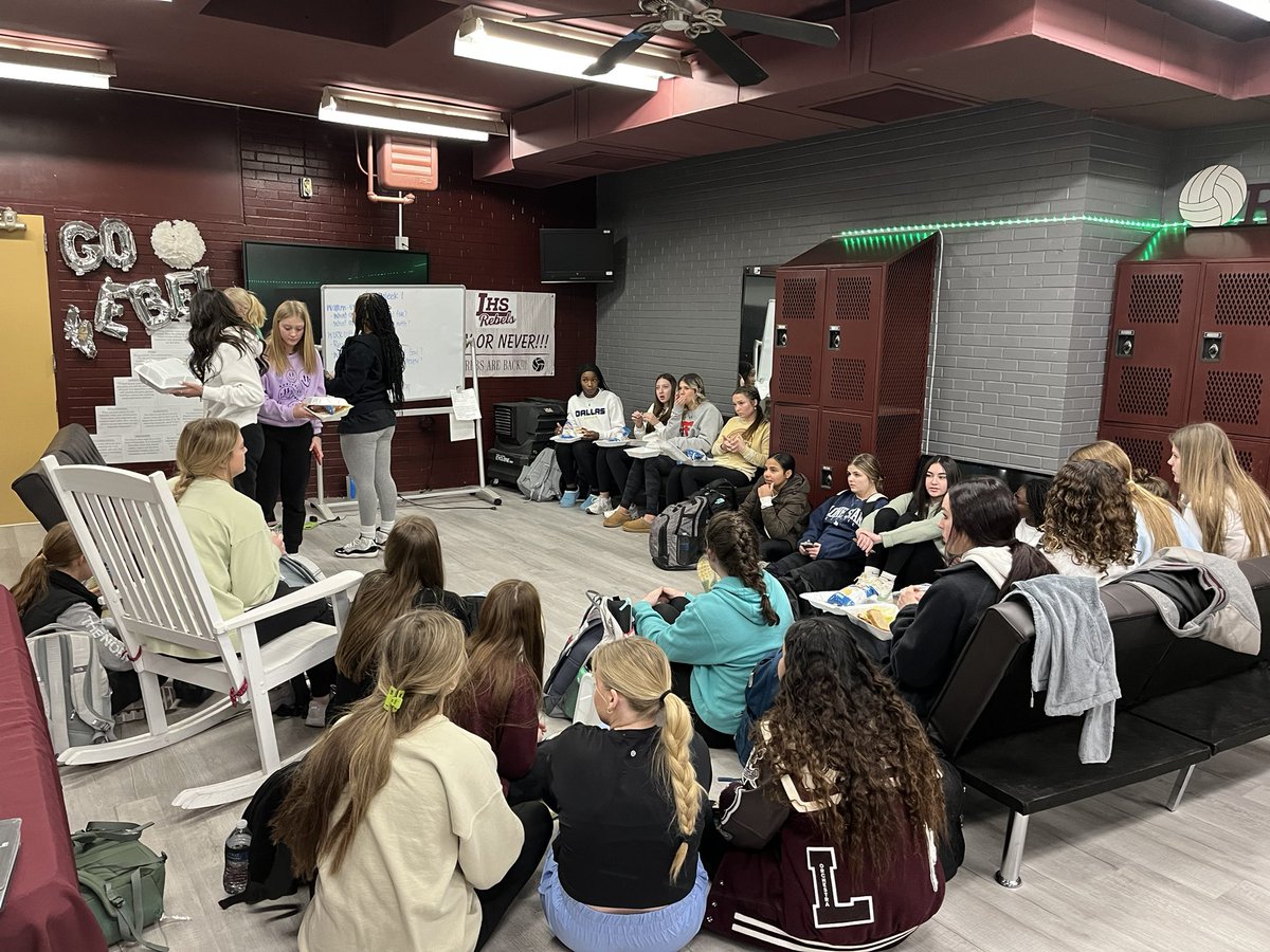 FCA girls Bible study 🤩 <a href="/PermianBasinFCA/">Permian Basin FCA</a> <a href="/TalorNunez/">Talor Nunez🌵</a>