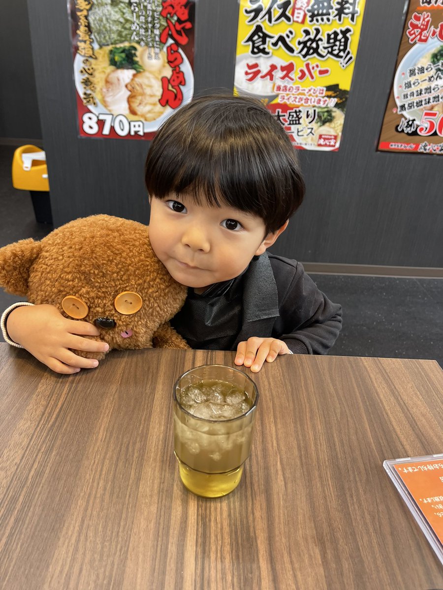 channoriii's tweet photo. かわいいかわいいかわいいかわいいかわいいかわいいかわいいかわいいかわいい。明日もたくさんかわいい。シングル2つのベットに2人で寝てるのに1つ用事ないくらいに使わない🤣狭いのになれた今日この頃。ずっと近くで寝て欲しい寂しい🥺 https://t.co/QsNpzJSEoU