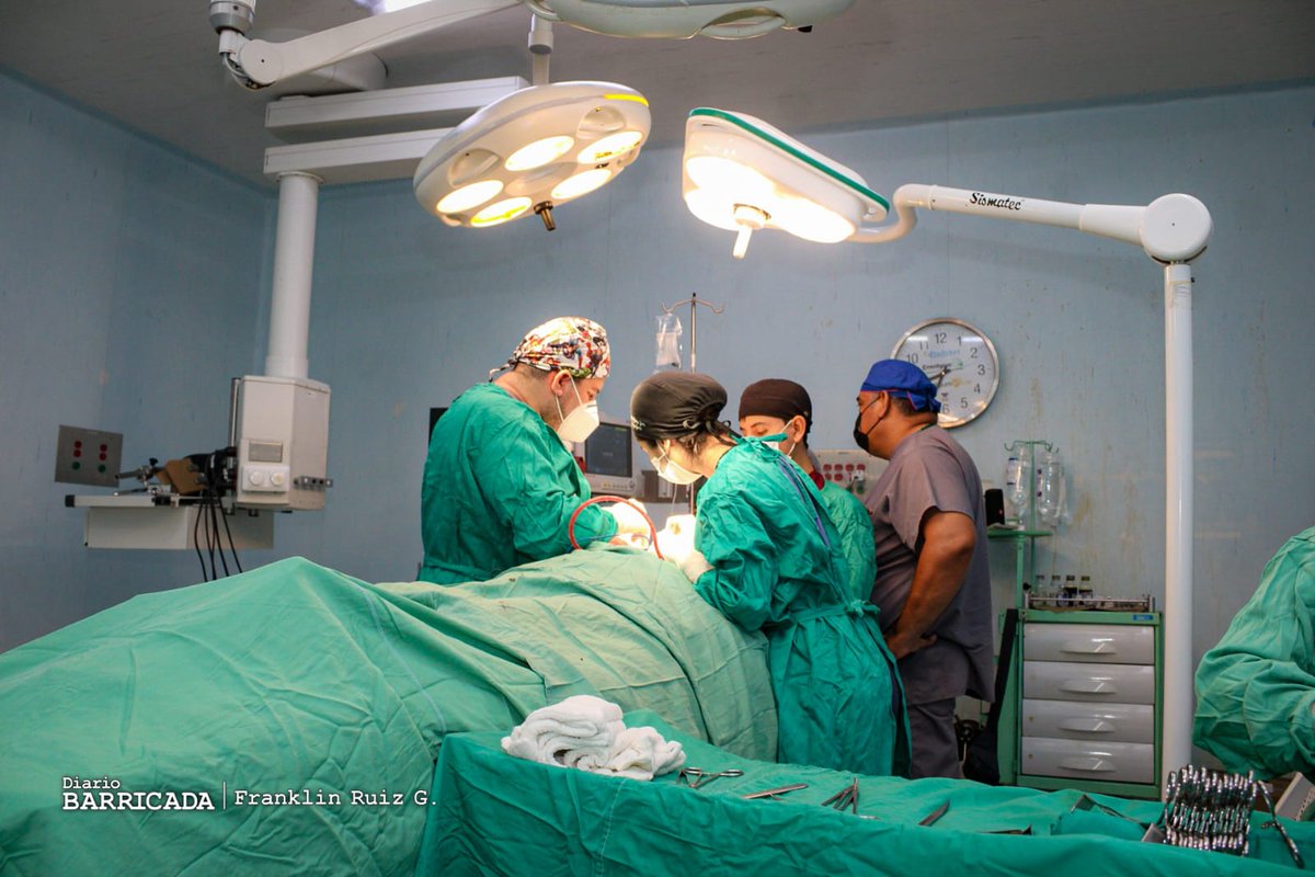 El @MinsaNicaragua realiza jornadas de cirugías Laparoscópicas y Oncológicas en el Hospital Manolo Morales, como parte de la restitución de derecho a la salud gratuita y de calidad. #MasVictoriasPuebloPresidente #BastaDelBloqueoCriminal @MaraTito72 @Mercede073